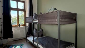 2 Schlafzimmer, Reisekinderbett, kostenloses WLAN, Bettwäsche