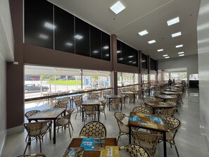 Restaurant - DiRoma Spazzio - Direto com o Grupo DiRoma - acesso ao Acqua Park com café da manhã (Caldas Novas)