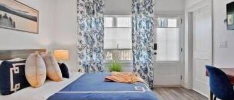 1 habitación, tabla de planchar con plancha, wifi y ropa de cama