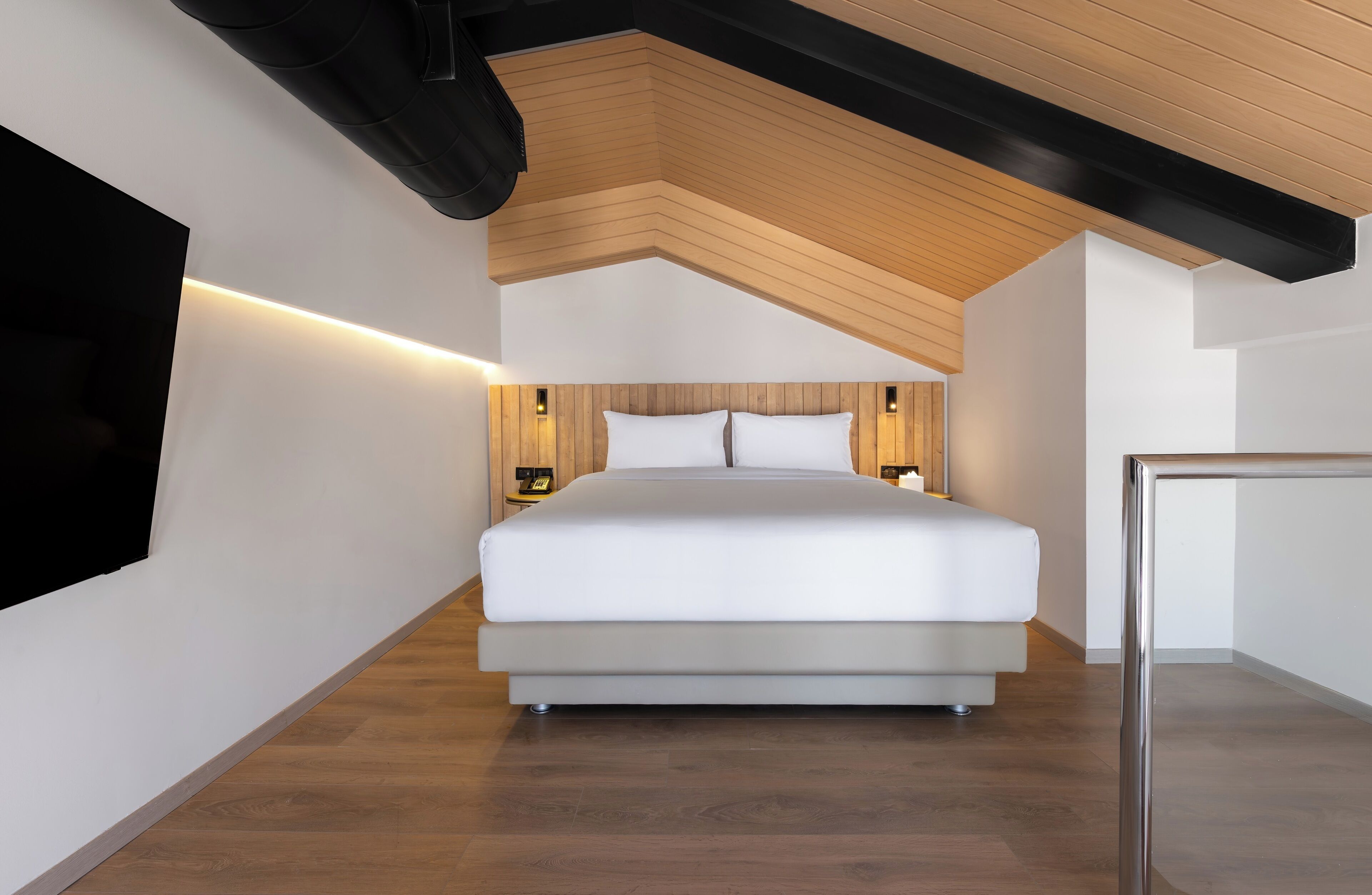 Egyptian cotton sheets, premium bedding, minibar, in-room safe