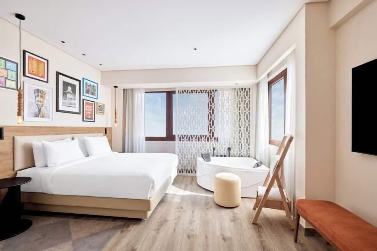 1 bedroom, Egyptian cotton sheets, premium bedding, minibar