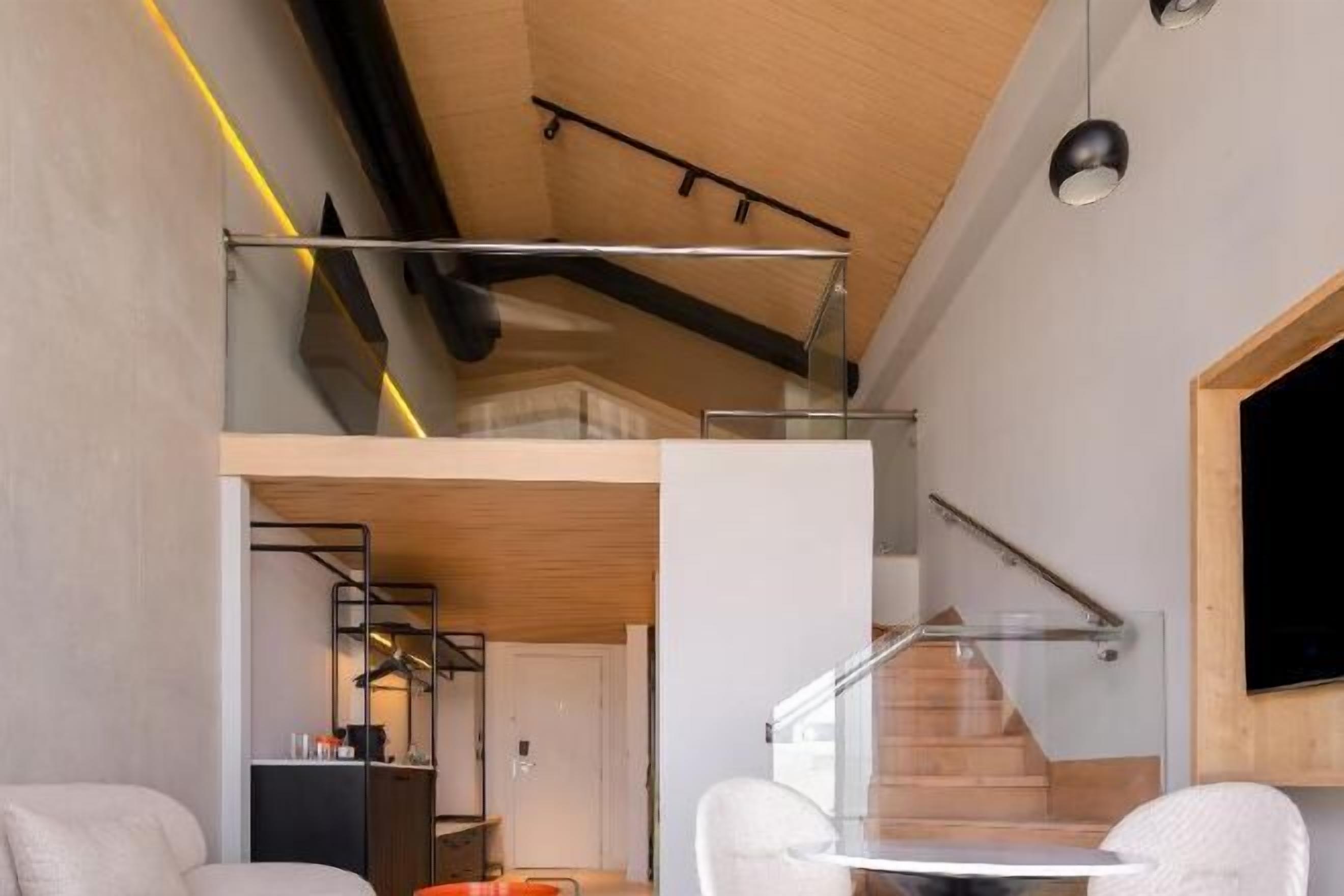 Living area | 65-inch Smart TV with satellite channels, toys