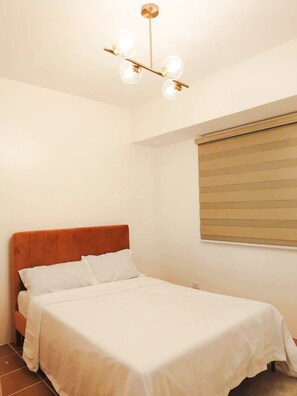 2 habitaciones, escritorio, tabla de planchar con plancha y wifi 