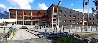 Renovated apartment in the heart of Pila a stone's throw from the ski lifts