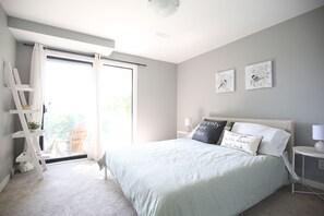 1 bedroom, desk, WiFi, bed sheets