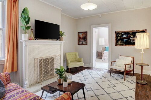 Fun Retro Apartment on Quiet Dead End Street Near Stage AE & Acrisure Stadium