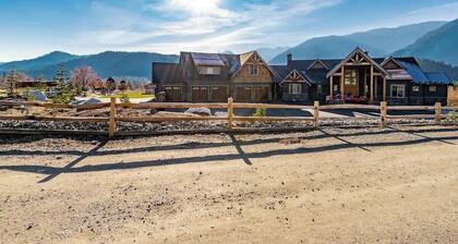 Leavenworth Chalet - 5 min to downtown ~ Amazing views of the Cascades!