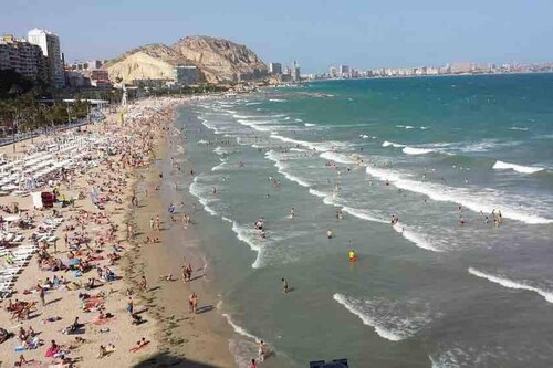 Remarkable 1-bed Apartment in Alicante, Spain