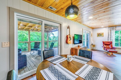 Renovated Franklin Home w/ Mountain-View Deck!