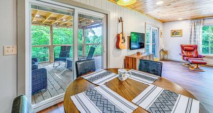 Renovated Franklin Home w/ Mountain-View Deck!
