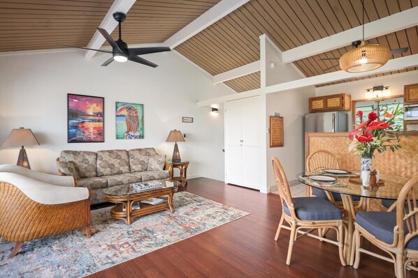 Living Room - Aloha Condos, Keauhou Resort, Condo 111, Ocean View (Kailua Kona)
