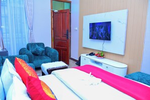 Executive Room, 1 Queen Bed, Non Smoking | Laptop workspace, free WiFi, bed sheets