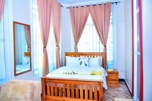 Laptop workspace, free WiFi, bed sheets - VILLA HOME HOTEL & APARTMENT (Dodoma)