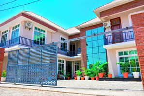 Front of property - VILLA HOME HOTEL & APARTMENT (Dodoma)