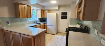 Charming 2-bedroom house with WiFi and AC in fabulous Austin