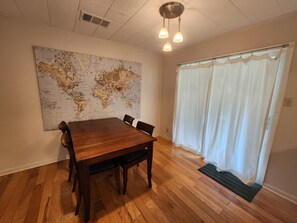 Dining - Charming 2-bedroom house with WiFi and AC in fabulous Austin (Austin)