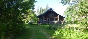 Log Home Mountain Hideaway with Mountain biking and Dog sledding Trails