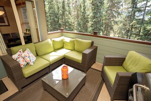 Terrace/patio - Relax with a Cozy Private Deck, Warm South Sun and Pool & Hot Tubs. (Canmore)