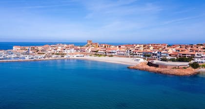Holiday Home 'Sky View' with Sea View, Shared Pool and Air Conditioning