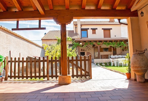 Casa Mariano in Turégano, Segovia – Mountain Views & Private Terrace