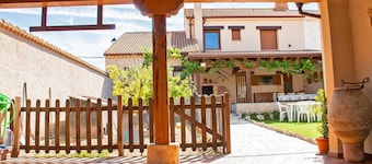 Casa Mariano in Turégano, Segovia – Mountain Views & Private Terrace