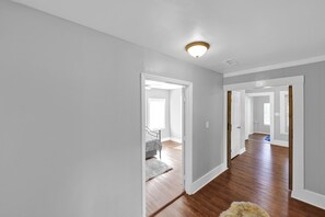 Interior - 3-bedroom vacation home 12 mins from University of Alabama-Birmingham &Hospital (Birmingham)