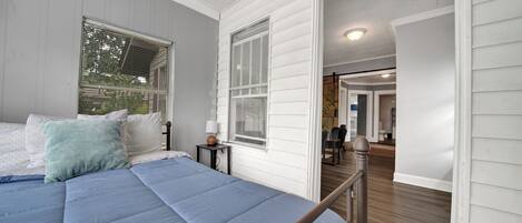 3 chambres, coffres-forts dans les chambres, bureau