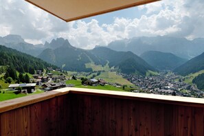Property grounds - Apartment 'Pan' with Mountain View, Shared Garden and Wi-Fi (Wolkenstein)