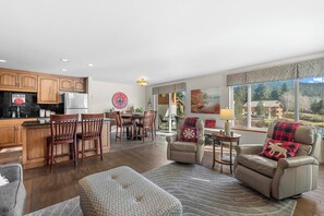 Una Smart TV, una chimenea