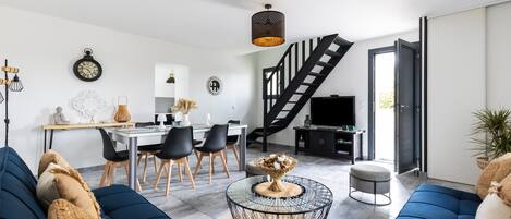 TV, DVD player, table tennis, stereo