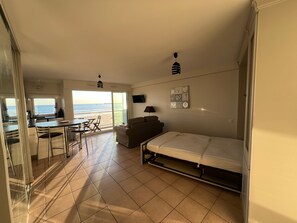 Iron/ironing board - Studio Apartment 'Le First  Vue Mer' with Sea View (Les Sables-d'Olonne)