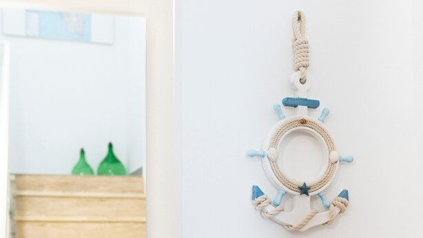 A wall-mounted nautical-themed decoration with a rope and star. - Holiday Home 'Il Rifugio Di Franz' with Air Conditioning (Vernole)