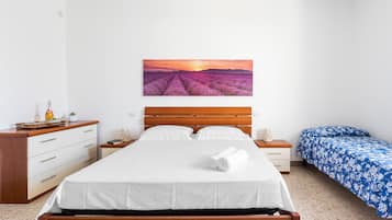 1 soveværelse, strygejern/strygebræt, sengetøj