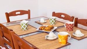 A dining table with chairs, a glass table, and various cups and plates. - Holiday Home 'Il Rifugio Di Franz' with Air Conditioning (Vernole)