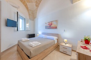 1 habitación, tabla de planchar con plancha, wifi gratis y ropa de cama 