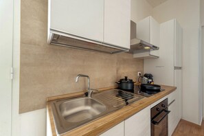 Fridge, coffee/tea maker, cookware/dishes/utensils - Room 'San Giorgio Rooms 1' with Shared Terrace, Wi-Fi and Air Conditioning (Cavallino)