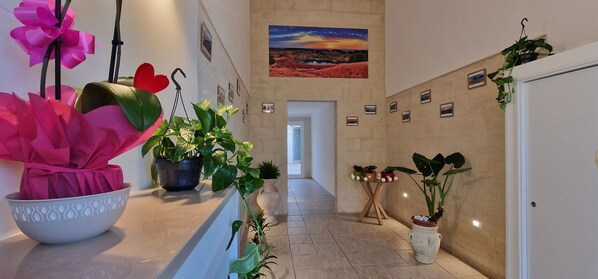 Interior - Room 'San Giorgio Rooms 1' with Shared Terrace, Wi-Fi and Air Conditioning (Cavallino)