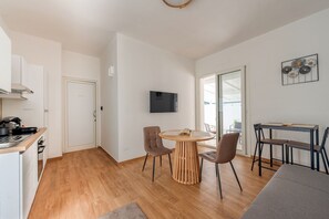 Interior - Room 'San Giorgio Rooms 2' with Shared Terrace, Wi-Fi and Air Conditioning (Cavallino)