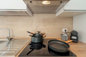 Fridge, coffee/tea maker, cookware/dishes/utensils - Room 'San Giorgio Rooms 2' with Shared Terrace, Wi-Fi and Air Conditioning (Cavallino)