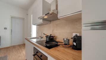 Fridge, coffee/tea maker, cookware/dishes/utensils