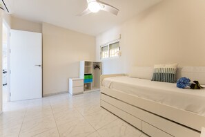 3 chambres, fer et planche à repasser, Wi-Fi gratuit, draps fournis