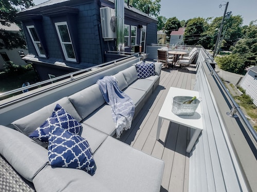 Private Rooftop Deck & Apartment with water views. Close to the train to Salem!