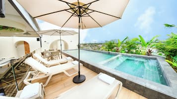 Kolam renang outdoor