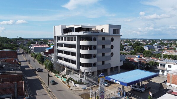 Vista frontal de la propiedad