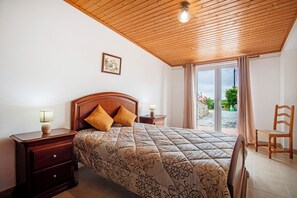 3 soverom, strykejern/-brett og sengetøy