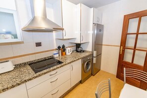 Fridge, microwave, stovetop, dishwasher - Apartment with Mountain Views and Wi-Fi (Torrox)