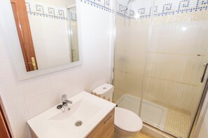 Suihku, hiustenkuivaaja, pyyhkeet