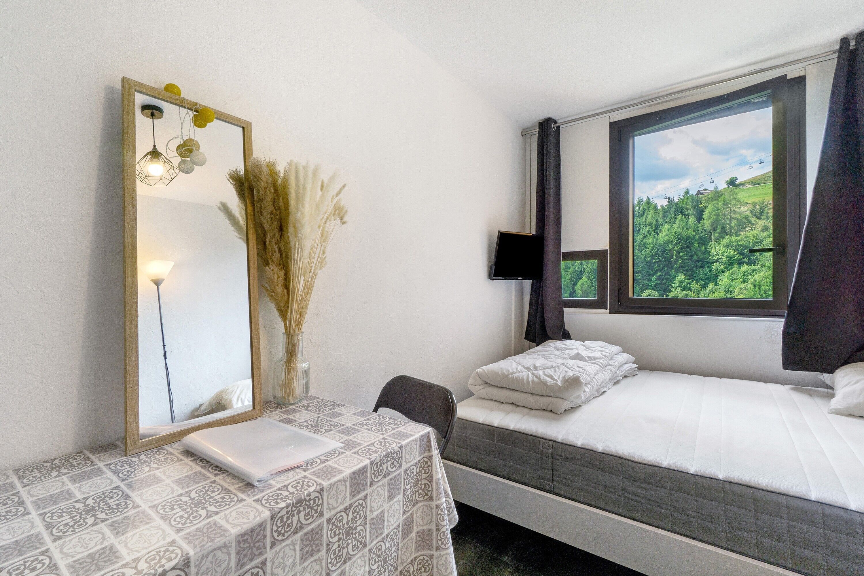 1 habitación, tabla de planchar con plancha, wifi gratis y ropa de cama 