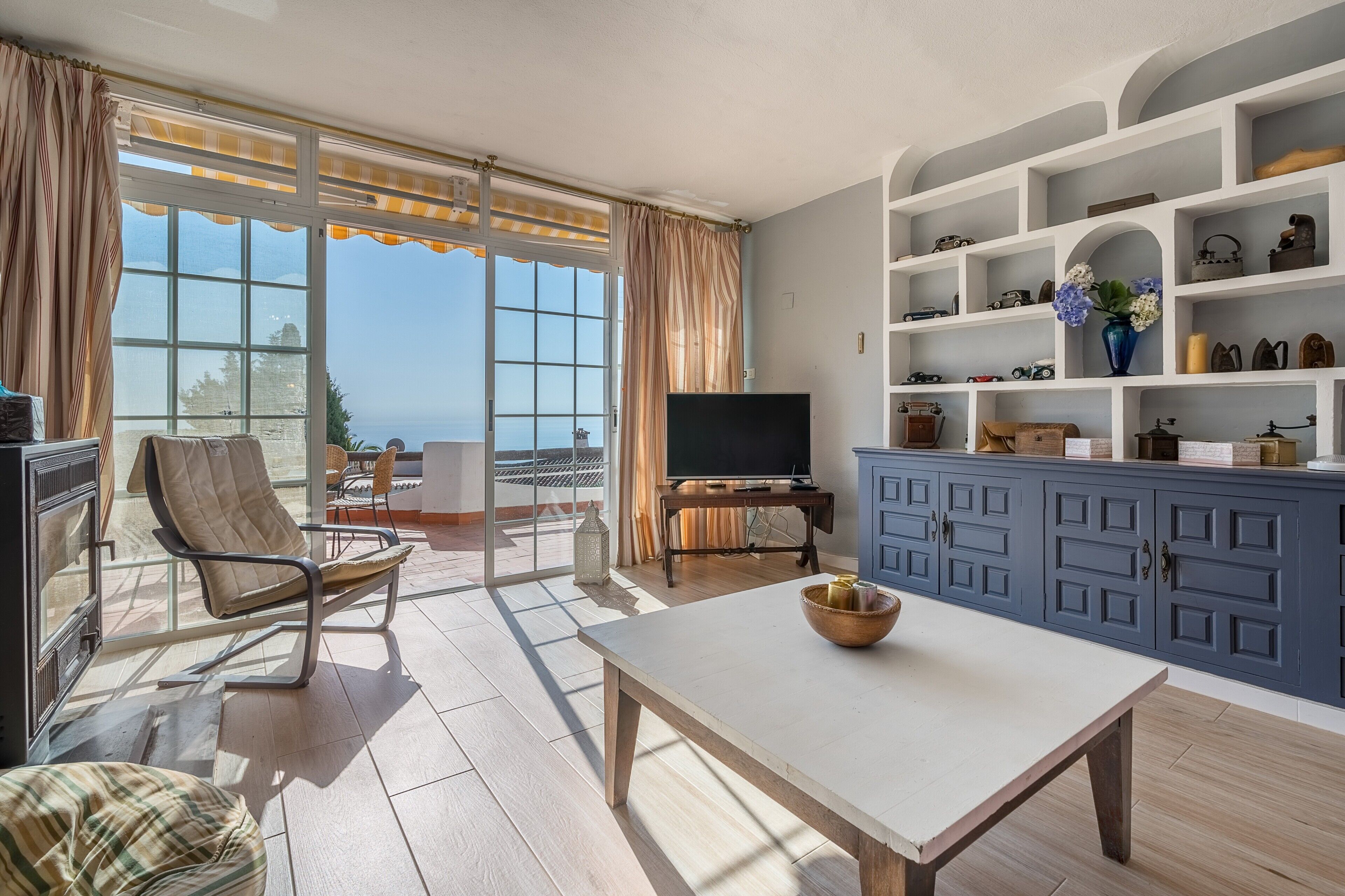 Televisión, chimenea y tenis de mesa 