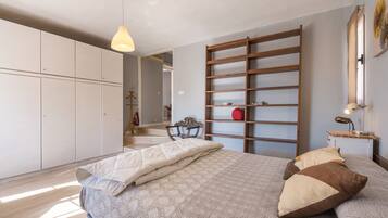 2 slaapkamers, een strijkplank/strijkijzer, gratis wifi, beddengoed